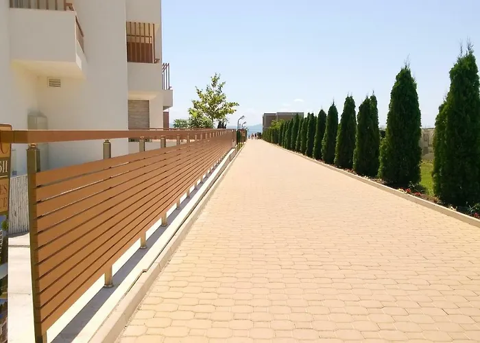 Sunny Relax & Апартаменты *